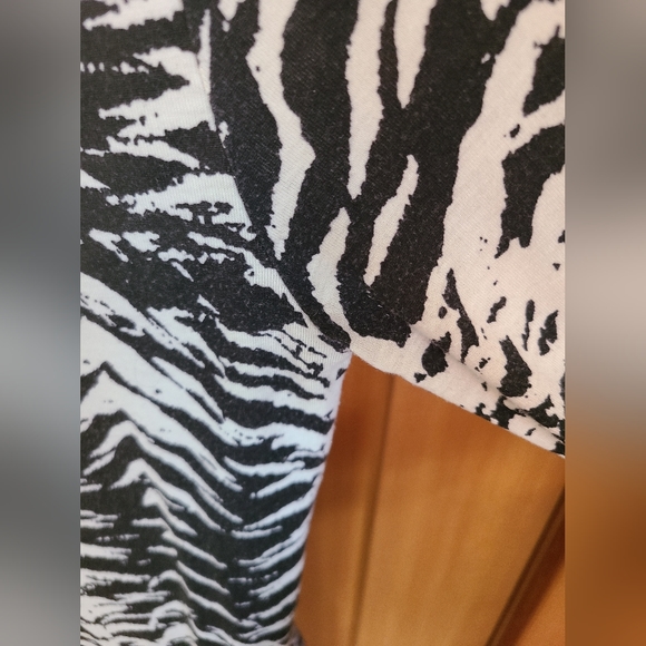 ZEBRA PRINT Stretchy Midi Dress - Picture 6 of 6